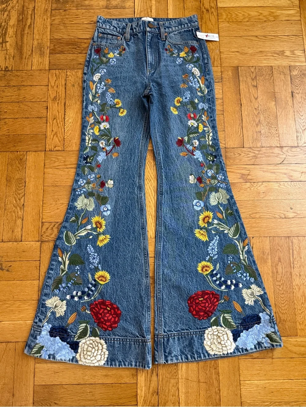 Alice + Olivia
BEAUTIFUL EMBROIDERED JEAN - Picture 7 of 16